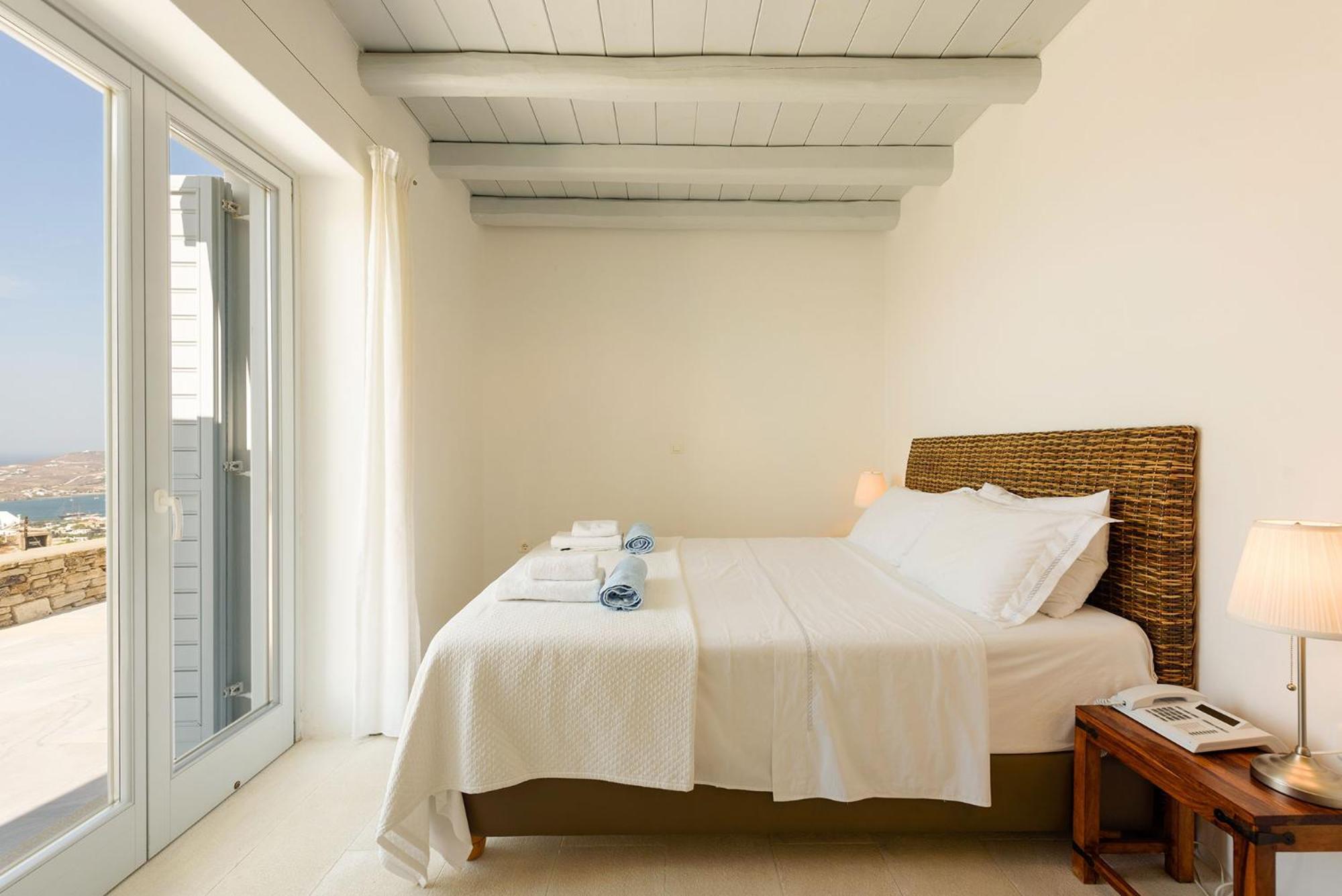 Tluxuryvilla Parikia  Exterior photo